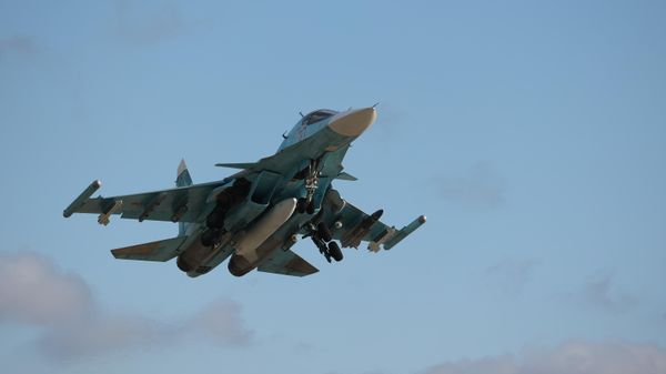 Истребитель-бомбардировщик Су-34, фото из архива - Sputnik Азербайджан