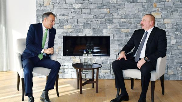 Встреча Президента Азербайджанской Республики Ильхама Алиева с генеральным исполнительным директором Группы ВР Бернардом Луни - Sputnik Азербайджан
