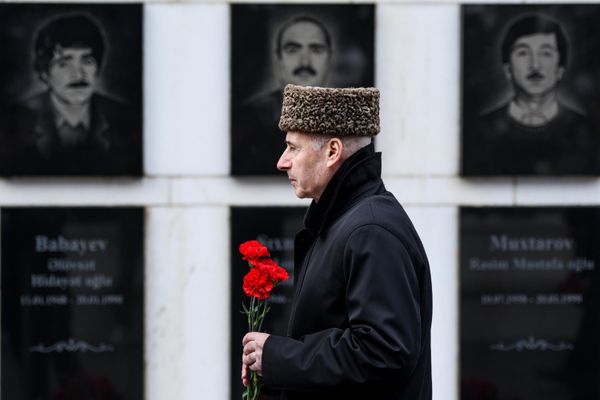 День всенародной скорби в связи с 20 Января на Аллее Шехидов. - Sputnik Азербайджан