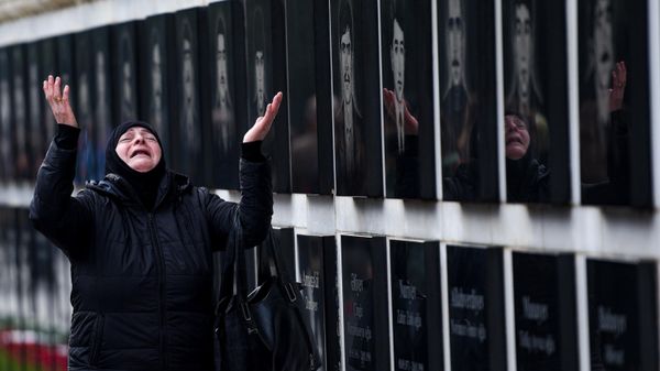 День всенародной скорби в связи с 20 Января на Аллее Шехидов - Sputnik Азербайджан