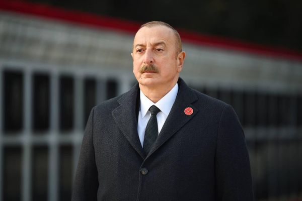 Президент Ильхам Алиев посетил Шехидляр хиябаны в связи с 33-й годовщиной трагедии 20 Января - Sputnik Азербайджан