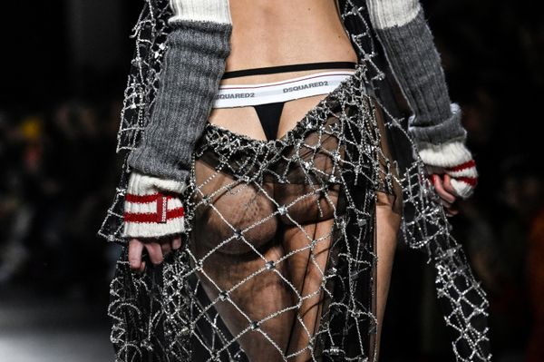 Модель во время показа DSQUARED2 сезона Осень-зима 2023-2024 в рамках Недели моды в Милане. - Sputnik Азербайджан