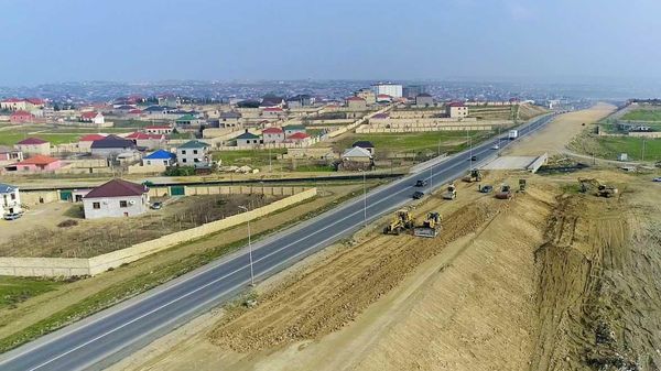 Pirşağı-Novxanı-Xırdalan-M4 avtomobil yolunun tikintisi bərpa olunub - Sputnik Азербайджан