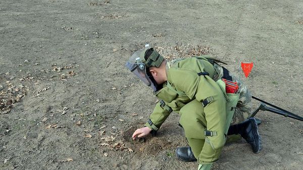 Mühəndis bölmələri ilə döyüş hazırlığı üzrə məşğələlər keçirilir - Sputnik Азербайджан