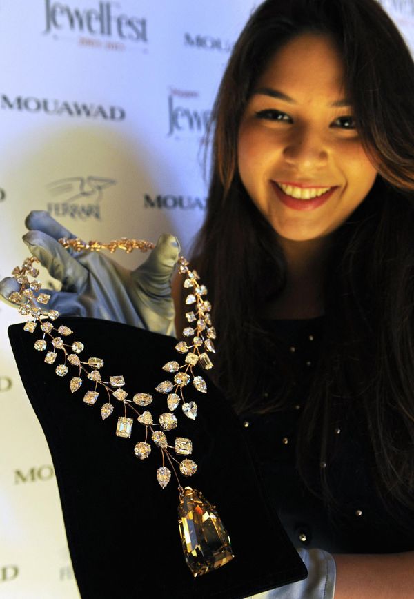 Колье L'incomparable necklace, удостоенное звания "Самого ценного ожерелья" в мире, стоимостью $55 миллионов, по версии Книги рекордов Гиннесса. - Sputnik Азербайджан