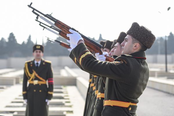 Церемония прощания с Орханом Аскеровым, погибшим в результате вооруженного нападения на посольство Азербайджана в Тегеране. - Sputnik Азербайджан