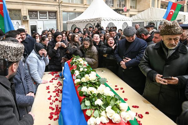 Церемония прощания с Орханом Аскеровым, погибшим в результате вооруженного нападения на посольство Азербайджана в Тегеране. - Sputnik Азербайджан