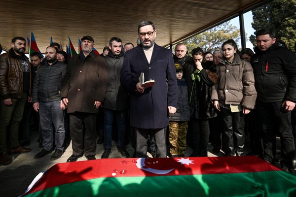 Церемония прощания с Орханом Аскеровым, погибшим в результате вооруженного нападения на посольство Азербайджана в Тегеране. - Sputnik Азербайджан