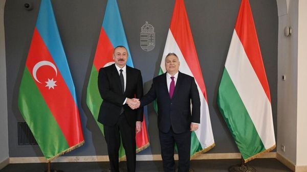 Azərbaycan Prezidenti İlham Əliyevin Macarıstanın Baş naziri Viktor Orban ilə məhdud tərkibdə görüşü olub - Sputnik Азербайджан