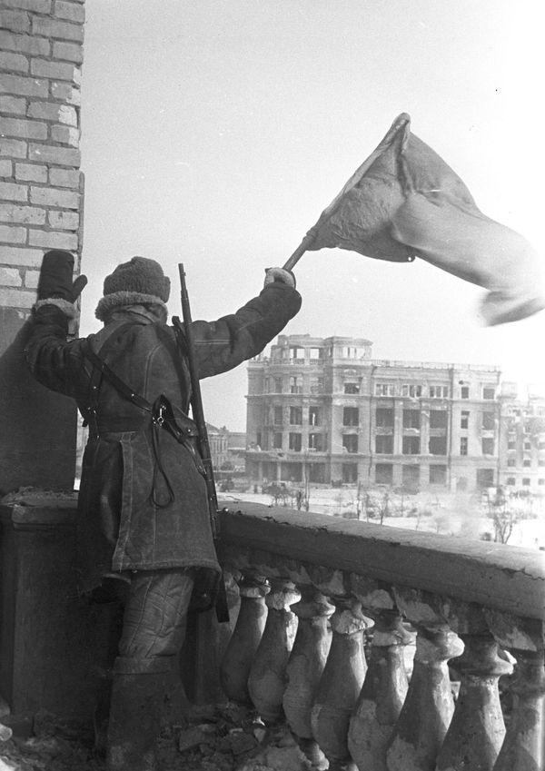 Флаг над освобожденным Сталинградом - Sputnik Азербайджан