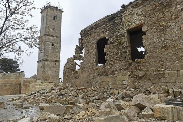 Поврежденная древняя цитадель в результате землетрясения в сирийском Алеппо. - Sputnik Азербайджан