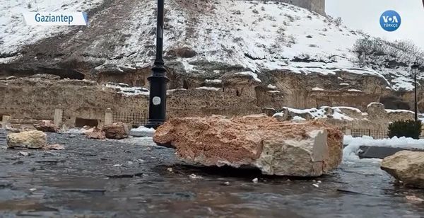 Поврежденный древний замок Газиантеп в результате землетрясения в Турции. - Sputnik Азербайджан