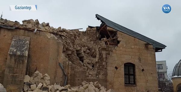 Поврежденная древняя мечеть Ширвани в результате землетрясения в турецком Газиантепе. - Sputnik Азербайджан