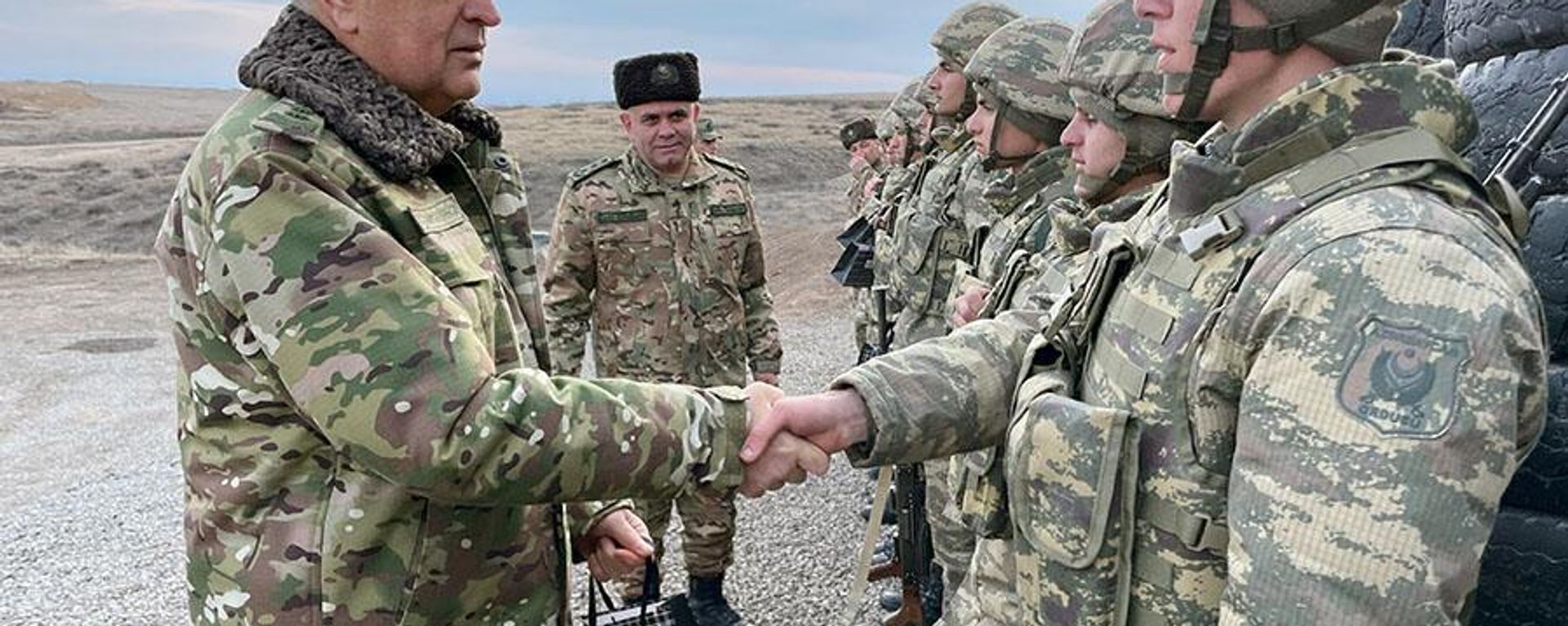 Руководство Минобороны АР проверило боеспособность в/ч азербайджанской армии в Карабахе
 - Sputnik Азербайджан, 1920, 08.02.2023