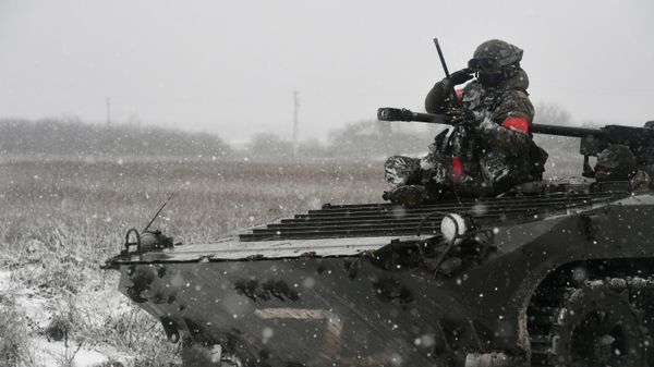 Боевая работа бронированных самоходных машин БРМ-1К  - Sputnik Азербайджан