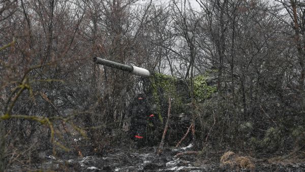 Боевая работа танка Т-72 вооруженных сил РФ в южном секторе специальной военной операции - Sputnik Азербайджан