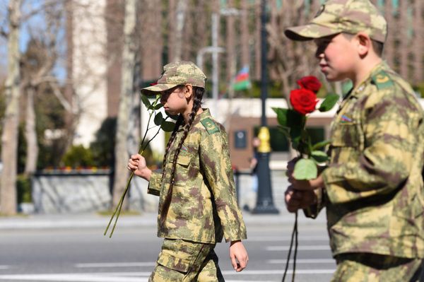 Азербайджанский народ чтит память жертв Ходжалинского геноцида - Sputnik Азербайджан
