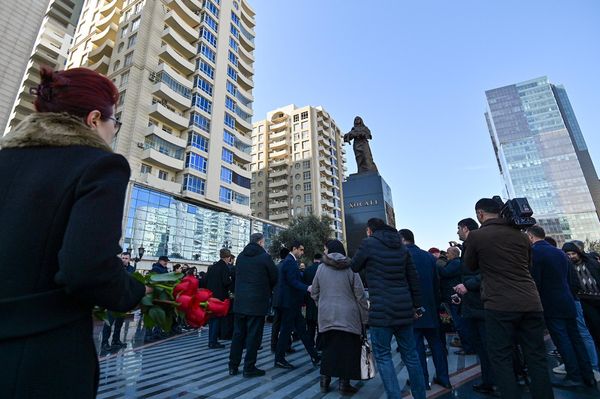 Азербайджанский народ чтит память жертв Ходжалинского геноцида - Sputnik Азербайджан