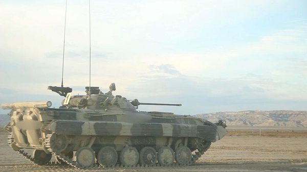 Экипажи бронетехники ВС Азербайджана совершенствуют боевые навыки - Sputnik Азербайджан
