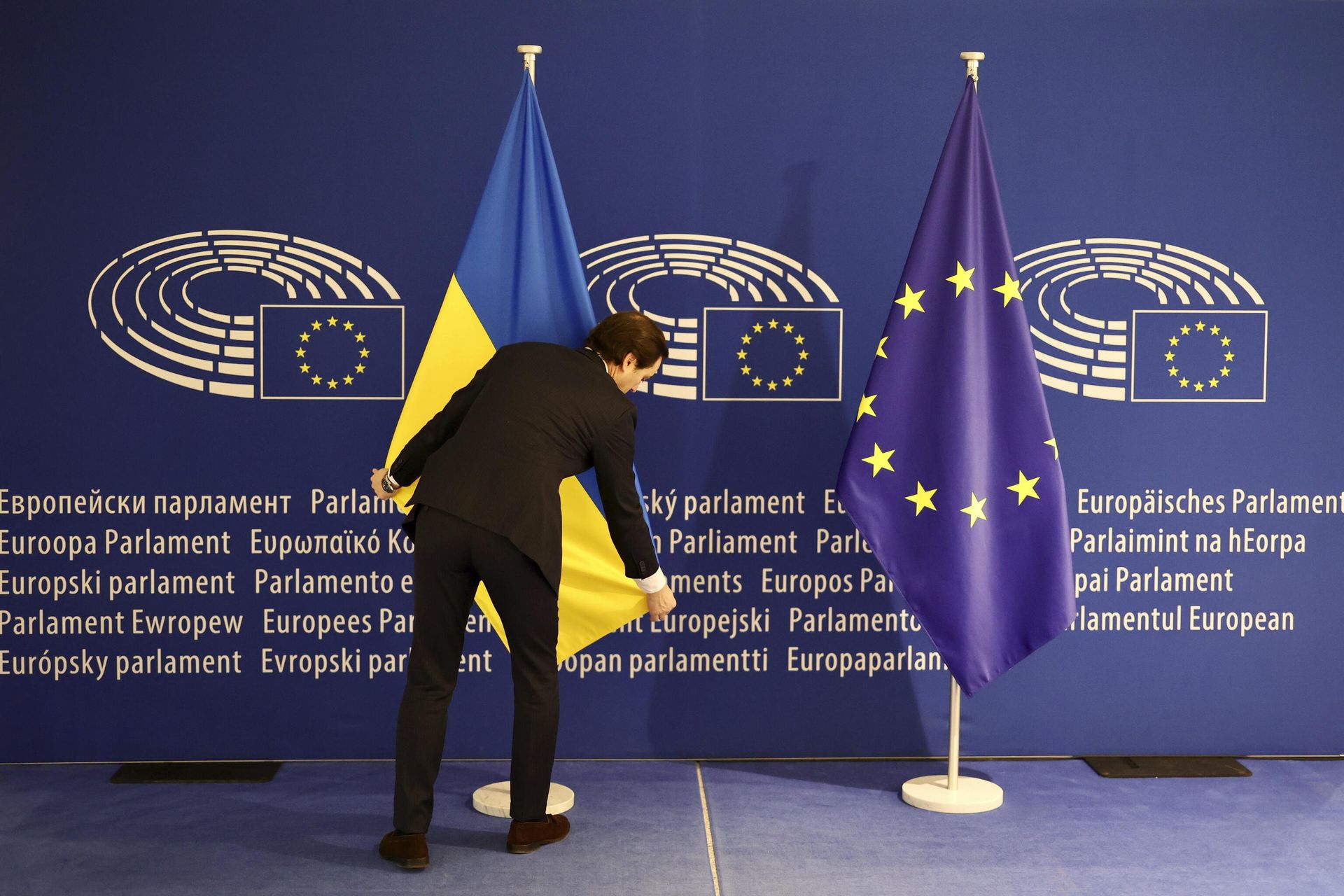 Флаг Украины и ЕС - Sputnik Азербайджан, 1920, 15.12.2023