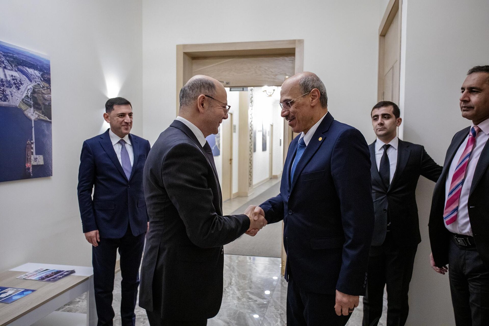 Президент группы ИБР Мухаммад Сулейман Аль-Джассер на встрече с министром энергетики АР Парвизом Шахбазовым в Баку - Sputnik Азербайджан, 1920, 01.03.2023