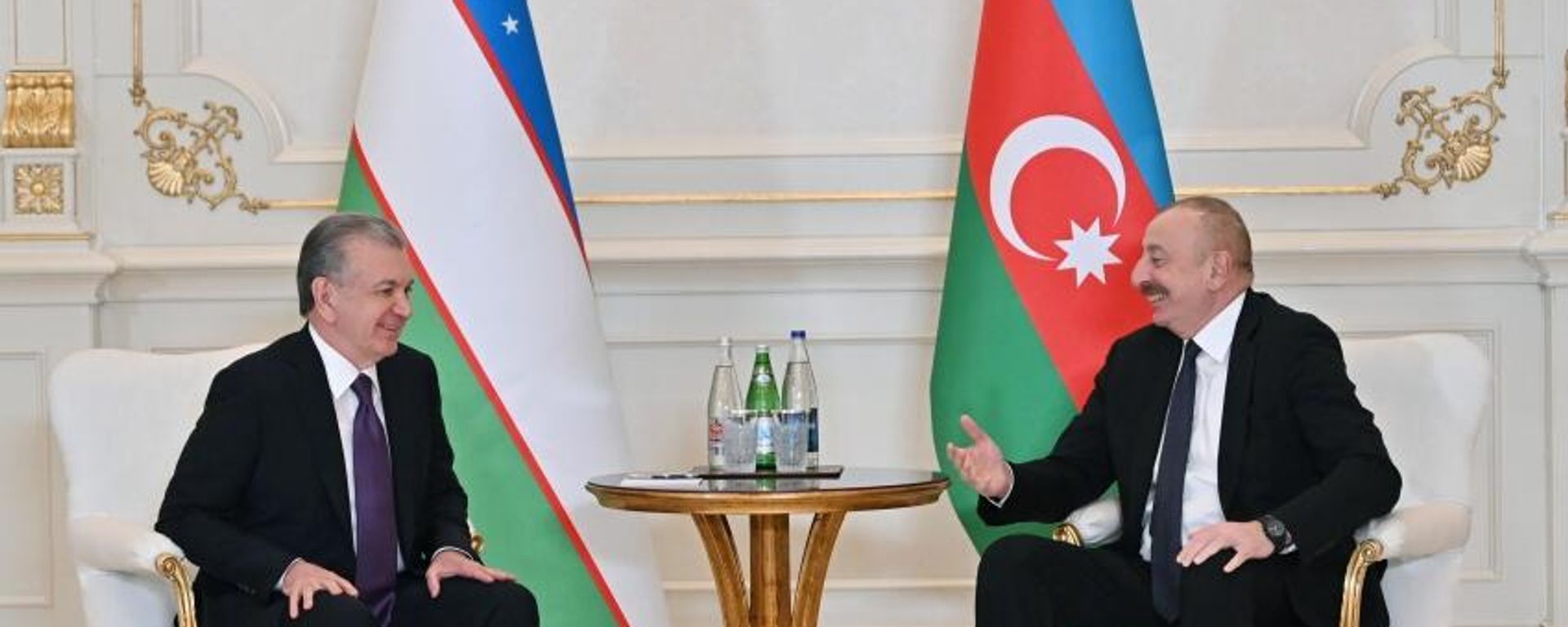 Azərbaycan Prezidenti İlham Əliyev Özbəkistan Prezidenti Şavkat Mirziyoyev ilə görüşüb - Sputnik Азербайджан, 1920, 01.03.2023