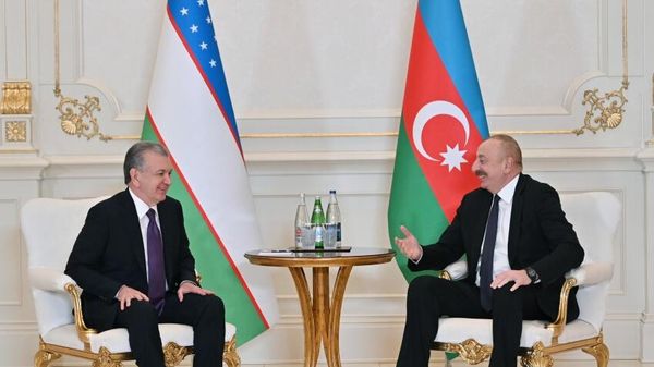 Azərbaycan Prezidenti İlham Əliyev Özbəkistan Prezidenti Şavkat Mirziyoyev ilə görüşüb - Sputnik Азербайджан