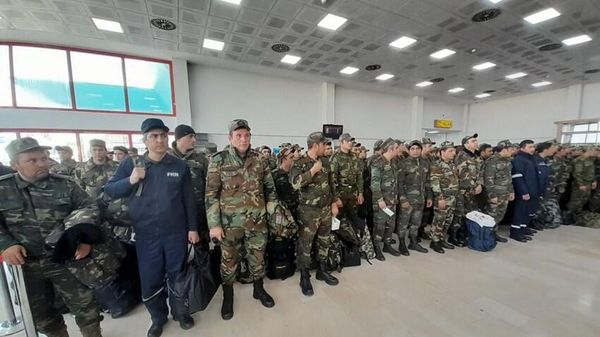 Последняя группа азербайджанских спасателей вернулась на родину из Кахраманмараша  - Sputnik Азербайджан
