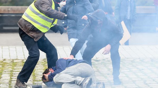 Протесты против пенсионной реформы во Франции - Sputnik Азербайджан