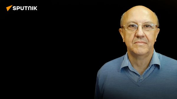 Фурсов: когда американские глобалисты доедят Европу, они возьмутся и за США - Sputnik Азербайджан