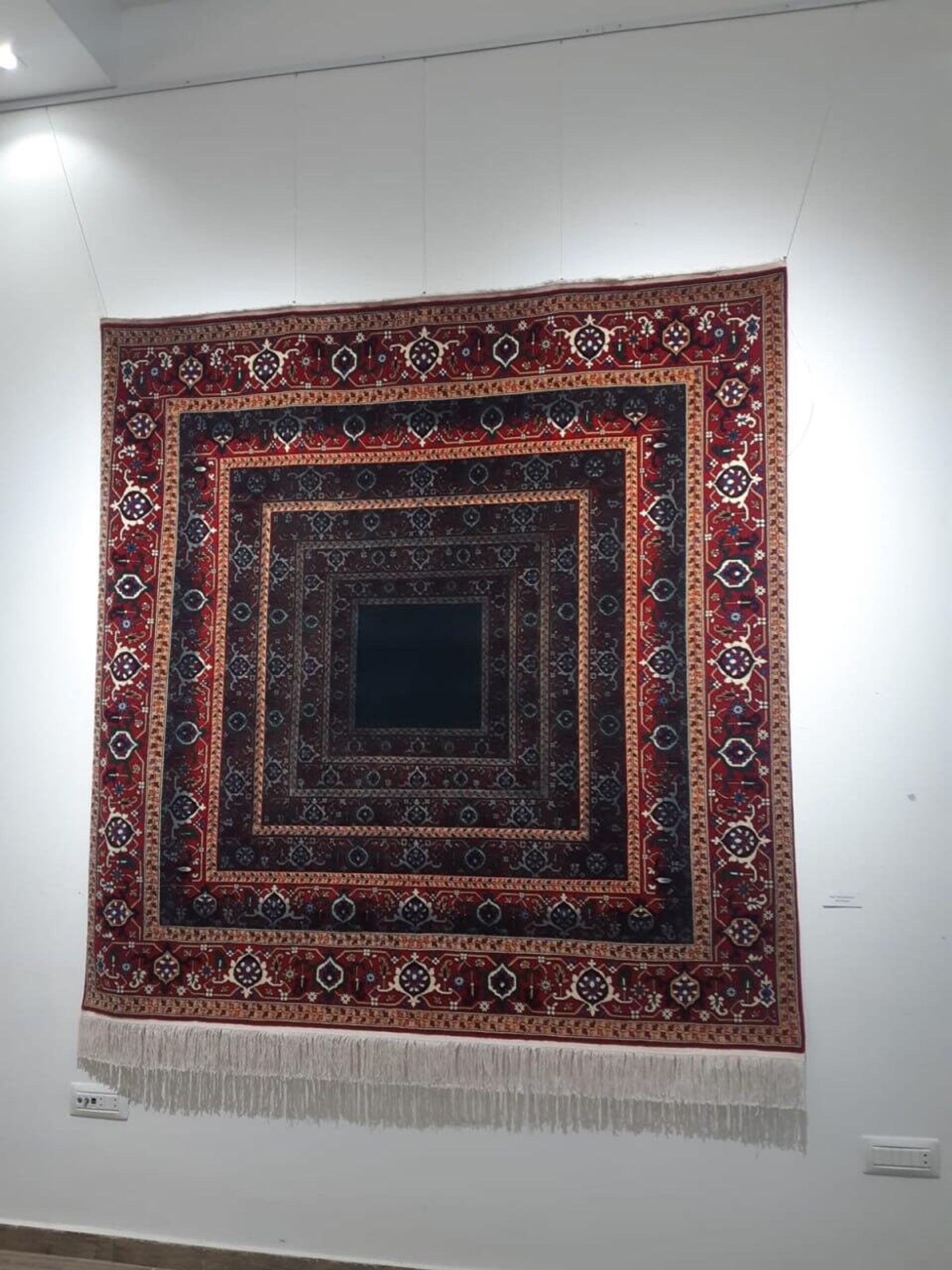 Старинные и современные азербайджанские ковры представили в галерее NUR Art House - Sputnik Азербайджан, 1920, 28.03.2023