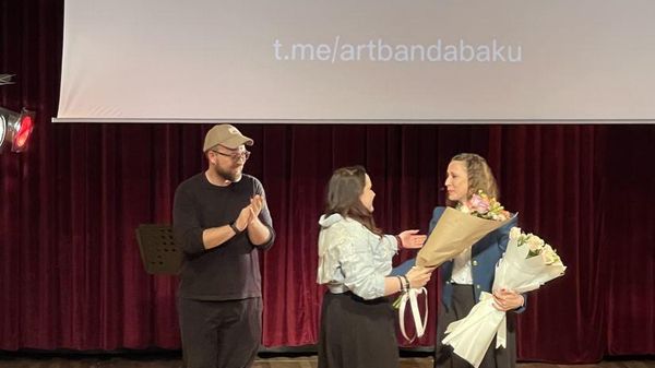 Показ российского моноспектакля Маленькие трагедии на сцене Международного центра мугама - Sputnik Азербайджан