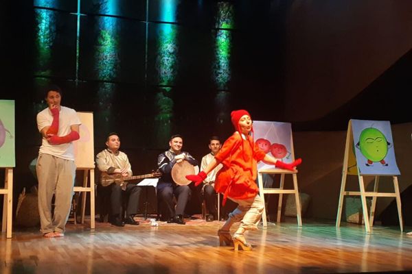 Премьера спектакля &quot;Спор плодов&quot; с участием российским и азербайджанских артистов в Международном центре мугама - Sputnik Азербайджан