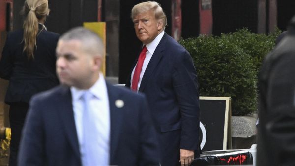 Экс-президент США Дональд Трамп в уголовном суде Манхэттена - Sputnik Азербайджан