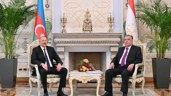 Azərbaycan Prezidenti İlham Əliyevin Tacikistan Prezidenti Emoməli Rəhmon ilə təkbətək görüşü olub - Sputnik Азербайджан