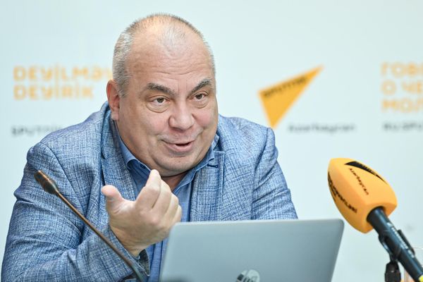 Cоветник медиагруппы "Россия сегодня" Олег Дмитриев. - Sputnik Азербайджан
