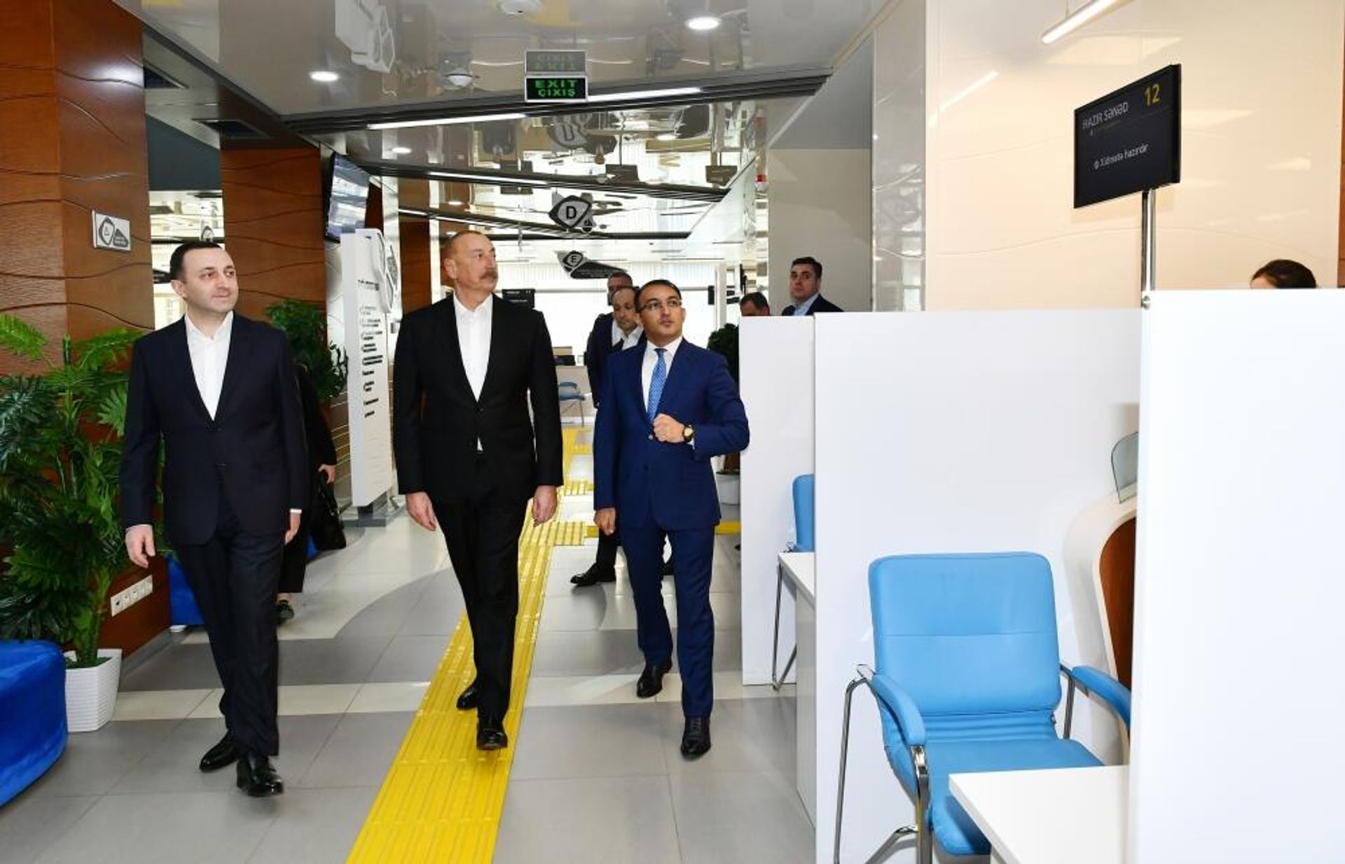 Prezident İlham Əliyev və Baş nazir İrakli Qaribaşvili Qəbələ regional “ASAN xidmət“ mərkəzində olublar
 - Sputnik Азербайджан, 1920, 07.04.2023