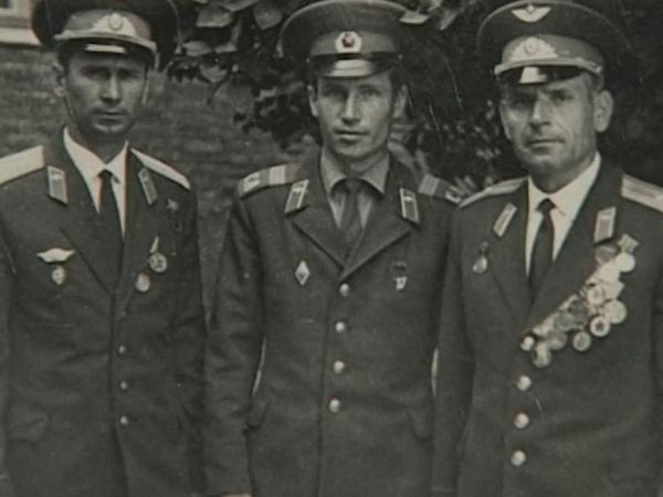 Как и многие мальчишки тех лет, Сергей мечтал стать летчиком-космонавтом. Его стихотворение, посвященное Герману Титову, было опубликовано в "Пионерской правде". А сам Сергей Николаевич поехал на Украину поступать в Черниговское авиационное училище. - Sputnik Азербайджан