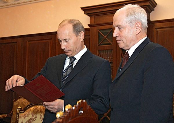 Это стало одной из причин назначения Лебедева на должность исполнительного секретаря СНГ в 2007 году. Президент России Владимир Путин, говоря про новое место работы Сергея Николаевича, подчеркнул, что это "самое важное для нашей внешней политики направление". - Sputnik Азербайджан