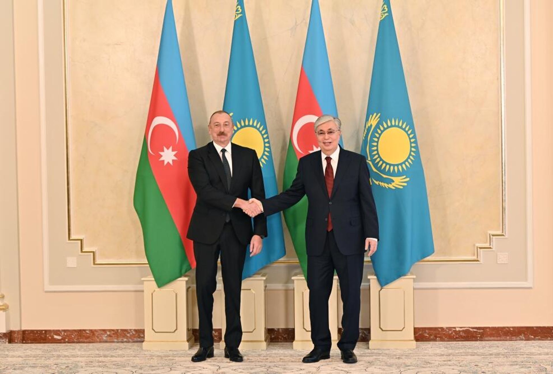 Azərbaycan Prezidenti İlham Əliyevin Astanada rəsmi qarşılanma mərasimi olub - Sputnik Азербайджан, 1920, 10.04.2023