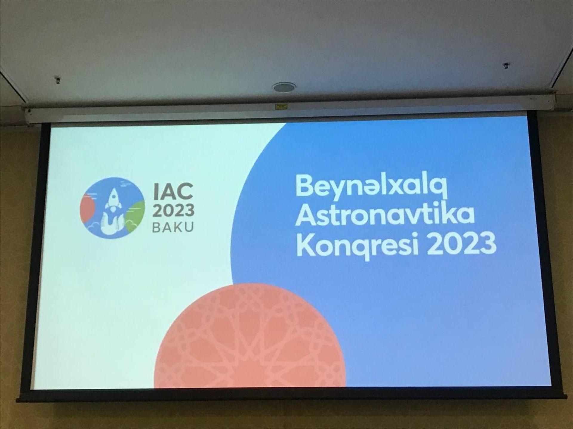 Bakı Biznes Mərkəzində Beynəlxalq Astronavtika Konqresinə dair media brifinq  - Sputnik Азербайджан, 1920, 12.04.2023