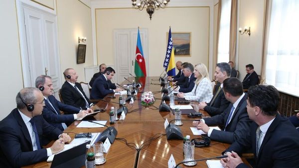 В Сараево началась встреча Президента Азербайджана Ильхама Алиева с Председателем и членами Президиума Боснии и Герцеговины в расширенном составе  - Sputnik Азербайджан