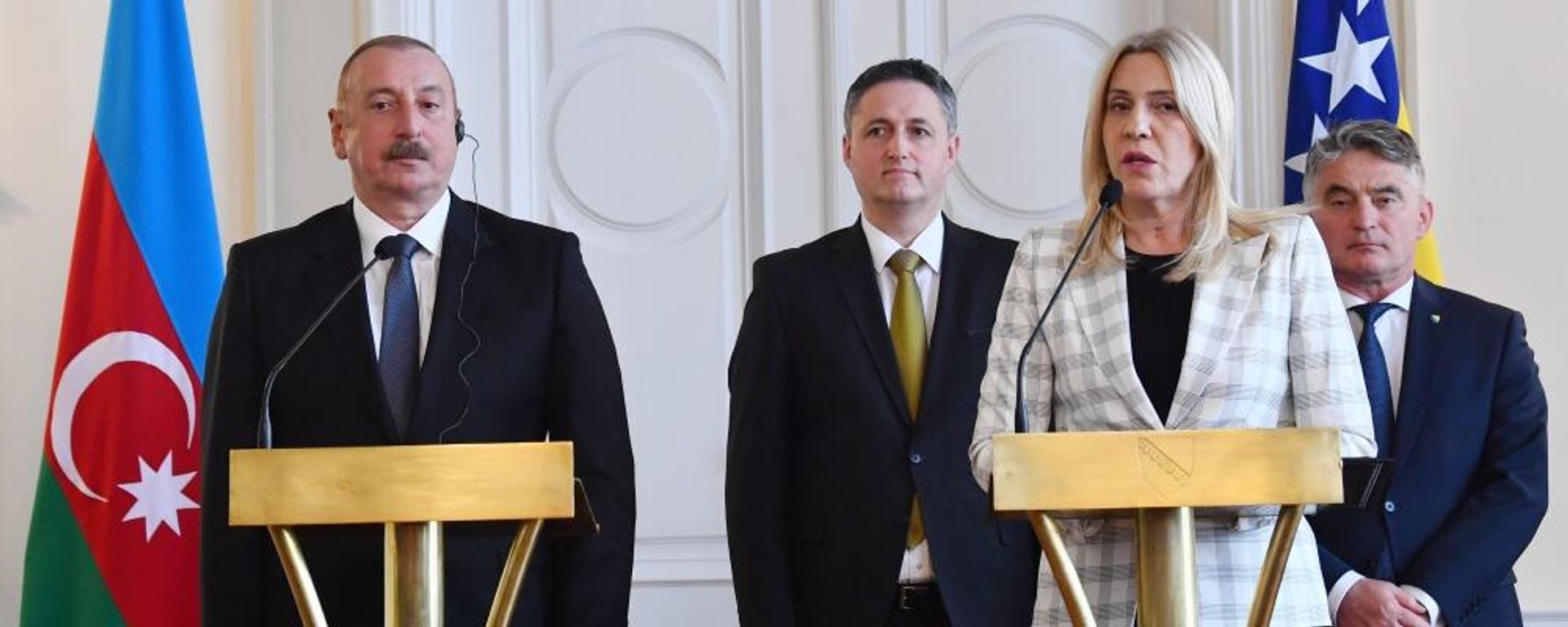 Президент Азербайджана Ильхам Алиев и Председатель Президиума Боснии и Герцеговины Желка Цвиянович выступили с заявлениями для прессы - Sputnik Азербайджан, 1920, 13.04.2023