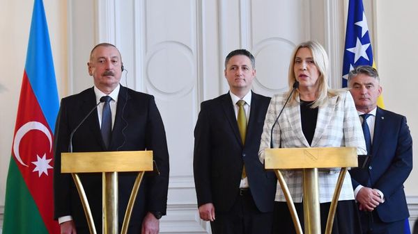 Президент Азербайджана Ильхам Алиев и Председатель Президиума Боснии и Герцеговины Желка Цвиянович выступили с заявлениями для прессы - Sputnik Азербайджан