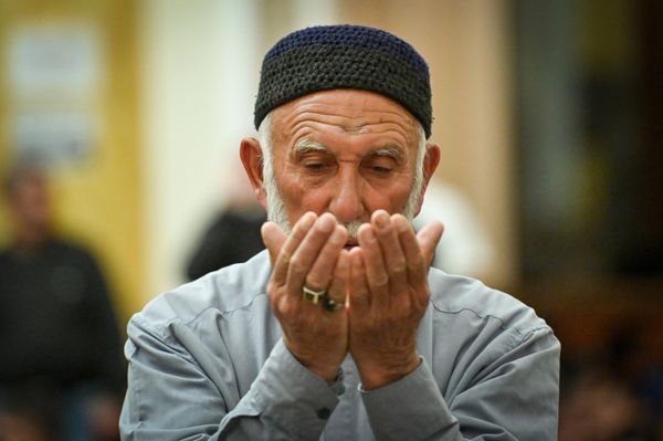 Чтение Корана в Ночь Лейлят аль-Гадр (Ночь Предопределения) в мечети Фатмаи Захра в Баку. - Sputnik Азербайджан