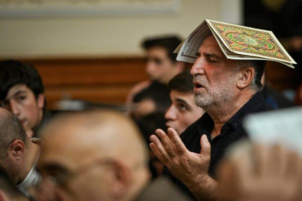 Чтение Корана в Ночь Лейлят аль-Гадр (Ночь Предопределения) в мечети Фатмаи Захра в Баку. - Sputnik Азербайджан