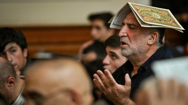 Чтение Корана в Ночь Лейлят аль-Гадр (Ночь Предопределения) в мечете Фатмаи Захра в Баку - Sputnik Азербайджан