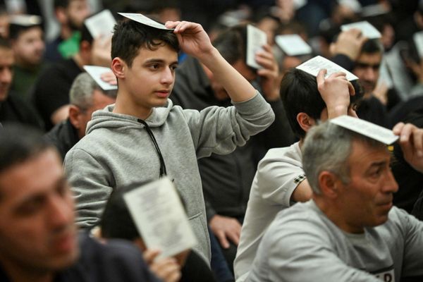 Чтение Корана в Ночь Лейлят аль-Гадр (Ночь Предопределения) в мечети Фатмаи Захра в Баку. - Sputnik Азербайджан