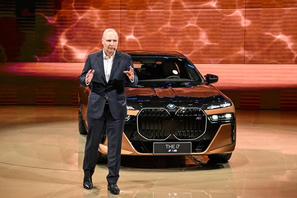 Автомобиль BMW i7 на Шанхайском международном автосалоне 2023. - Sputnik Азербайджан