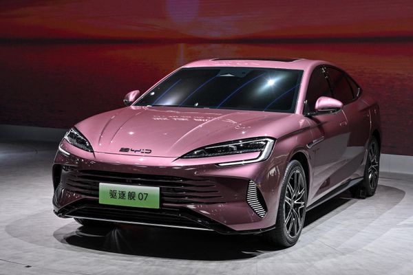 Автомобиль BYD Destroyer на Шанхайском международном автосалоне 2023 - Sputnik Азербайджан